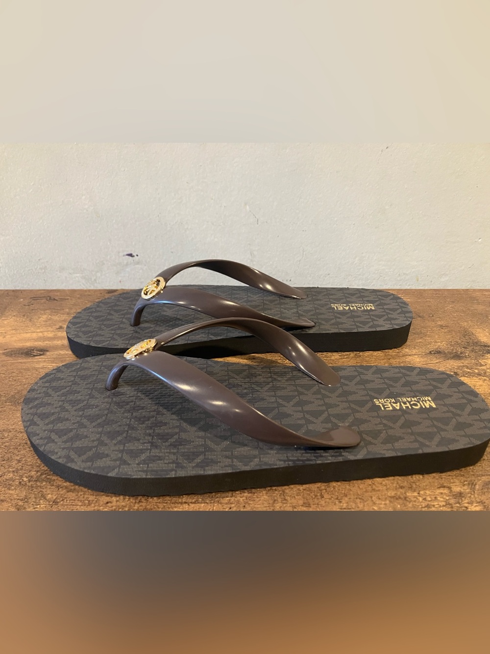 Michael Kors flip-flops - Picture 2 of 7